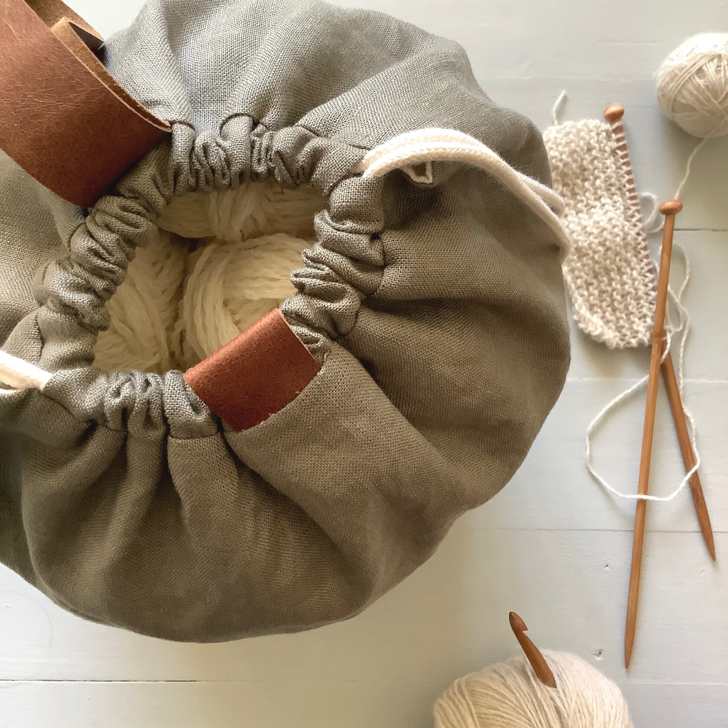 Knit bag drawstring duffle